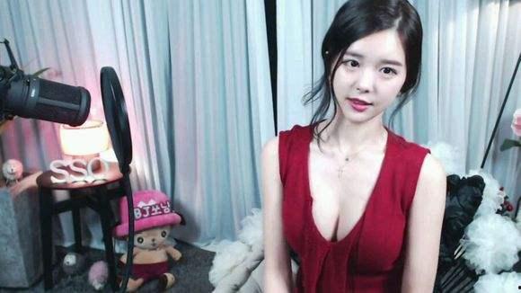 韩国女主播露奶