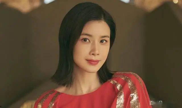 李宝英在韩国的地位,韩国影视界的璀璨明珠