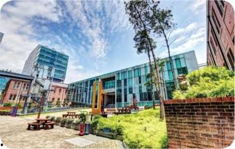 东国语学院,融汇东西，铸就语言桥梁