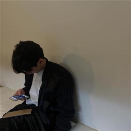 孤独图片男生,青春岁月中的心灵独白