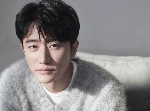 韩国芸能男主角是谁,揭秘当红明星背后的故事