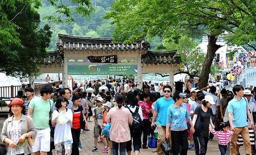 现在还有人去韩国旅游吗,游客纷至沓来