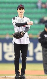 xiumin在韩国的地位,在韩国娱乐圈的璀璨星光与深远影响力