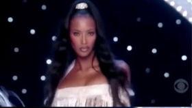 走模特步视频,视频中的时尚演绎